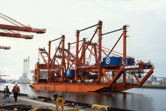 Dock Express 12 arrives with 3 Hyundai container cranes