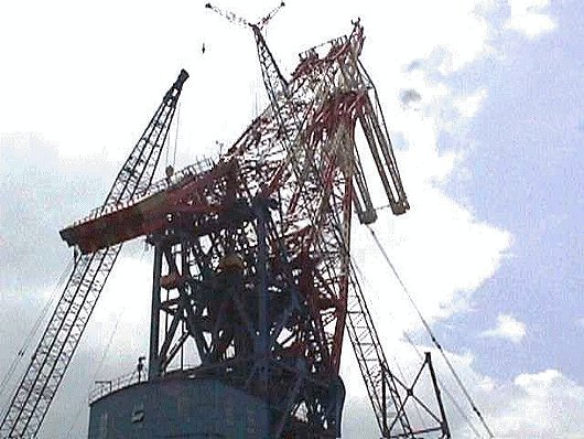 Titan crane being re-assembled in Panama
