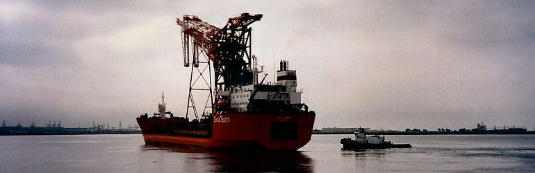 Transporting Titan crane to Panama